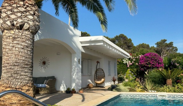 B5 Villa Sueños - Private pool, sea views, and only a short walk to the beach!