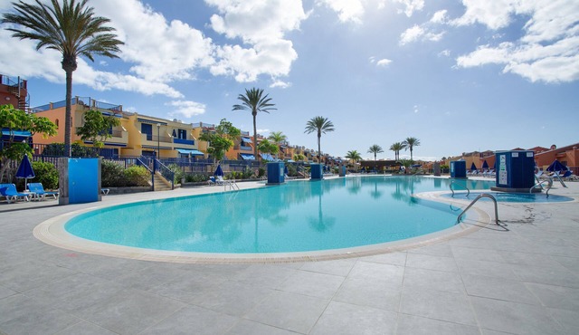Bahia Meloneras Luxury Duplex: Sea Views, Shared Terrace & Air Conditioning in San Bartolomé de Tirajana