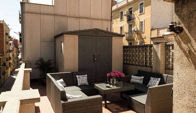 Barcelona Beach Home: Historic house with rooftop terrace 1 min from the beach!
