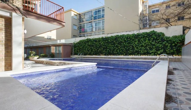 Beach Apartment with Pool, Parking and 2 bedrooms