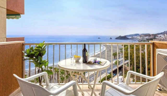 Beachfront Apartment, 4pers, El Paseo, A/C - WiFi
