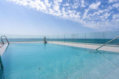 Beachfront Penthouse & Pool by ELE Apartments