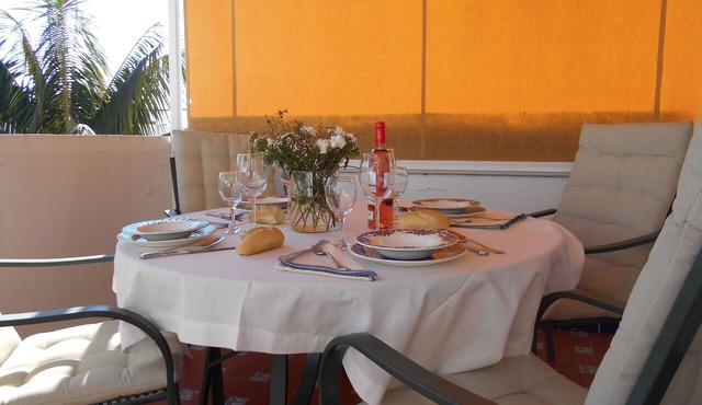 Beautiful apartment for 4 guests with WIFI, A/C, TV and patio