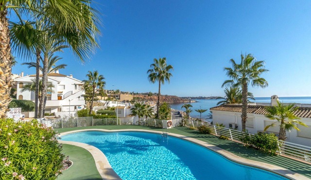 Beautiful apartment for 4 guests with WIFI, A/C, pool, TV and terrace