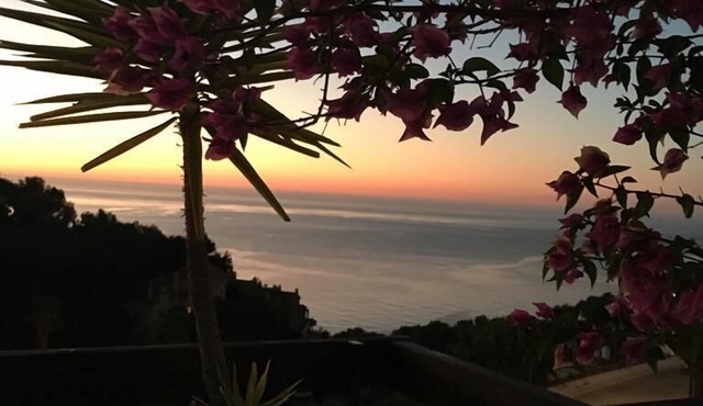 Beautiful apartment in urbanisation of ‘Cármenes Del Mar, La Herradura,