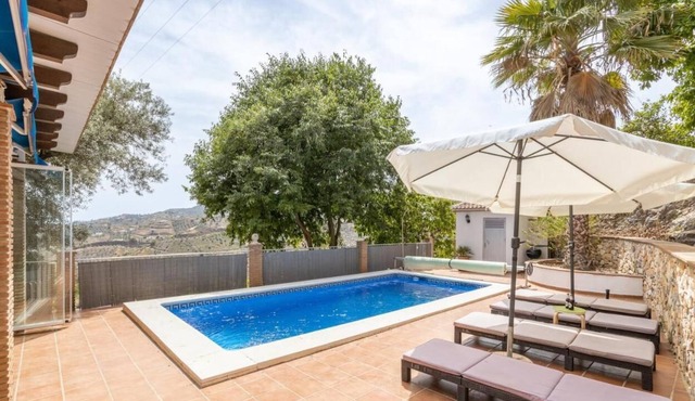 Beautiful cozy villa. Heated pool