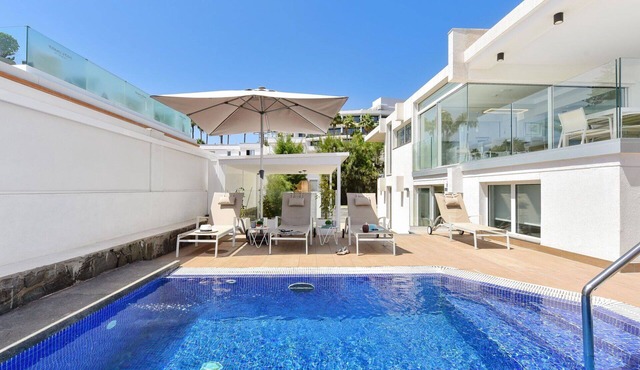 Beautiful private villa for 8 guests with A/C, WIFI, private pool, TV and patio in Maspalomas