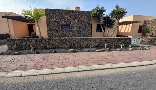 Beautiful villa with heated pool, large patio area and barbecue
