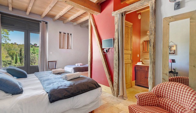 Bed and Breakfast 'Chambre 'Sophie' with Shared Pool, Wi-Fi and Air Conditioning in Verfeil