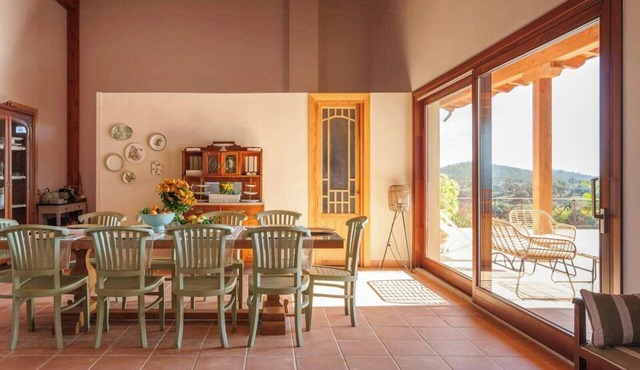 Border design estate with historic olive grove in Badajoz