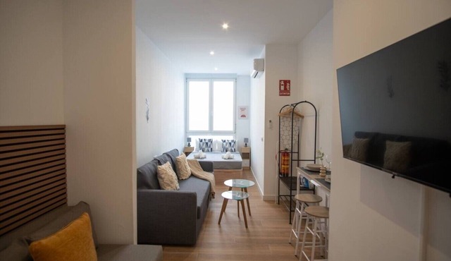 Boscán Loft | Modern Stay for 6 - Madrid