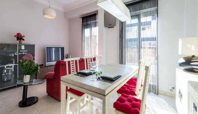 Bright Apartment in El Barrio de Ruzafa + wifi + A. C