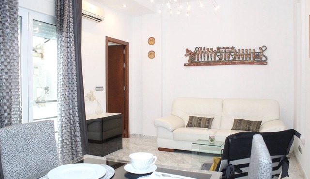 Bright Apartment in Macarena with Wi-Fi and Air Conditioning