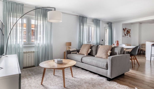 Bright Guindalera 2BR, nr Park & Plaza, by Blueground in Madrid
