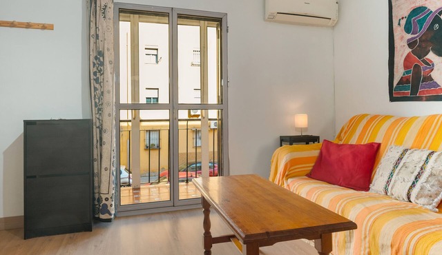 Brigth Apartment 'Macarena' with Balcony, Wi-Fi and Air Conditioning
