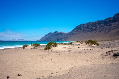 Bungalow Famara 73 - Quicksand - Ocean views - Beach 1 min By Lanzarote Vacation Homes