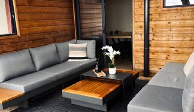 Bungalow 'Sunset Lodge' with Sea View, Shared Pool and Air Conditioning in Saint-Raphaël