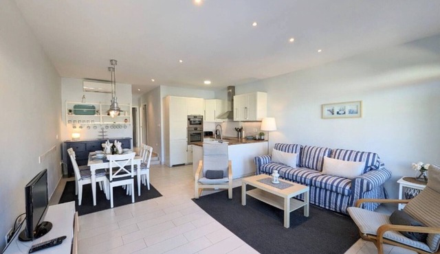Bungalow with Garden: Private Terrace, Wi-Fi & Air Conditioning
