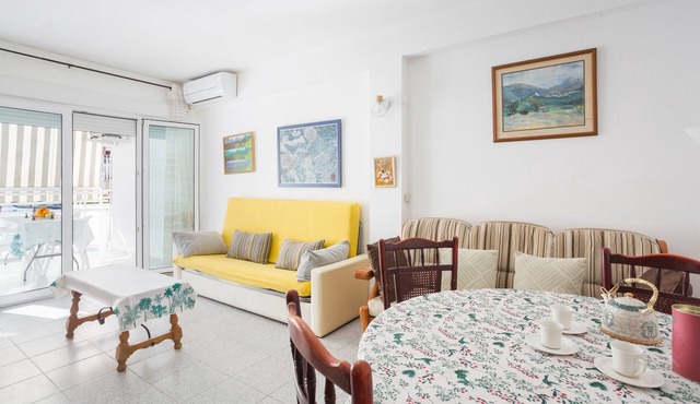 'Ca Llaurí' Apartment with Sea Views, Wi-Fi, and Air Conditioning