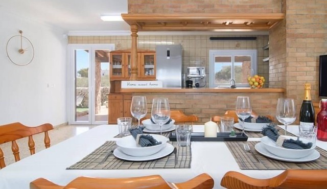 Ca Na Maria Francisca. Village house for 6 people in Cala Llombards.