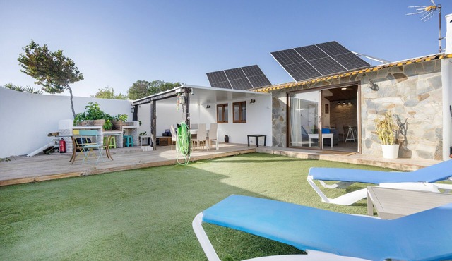 Casa Atlántica - Sunwaves, El Palmar: private garden, 5 min walk to the beach