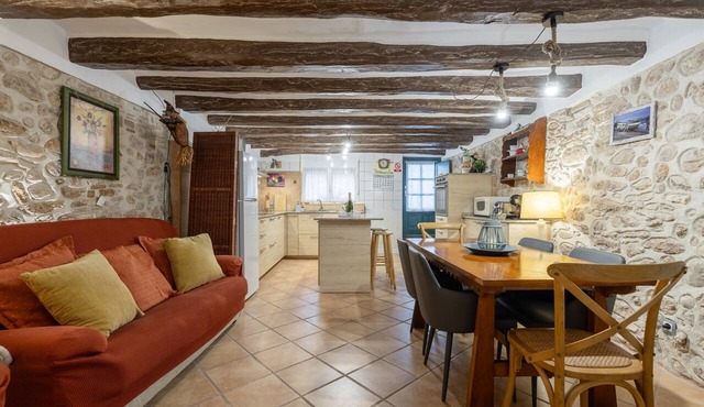 Casa Cal Cot – Renovated Historic Home Near the Beach in Hospitalet de l'Infant