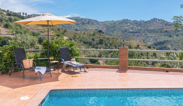Casa Confe Sayalonga by Ruralidays