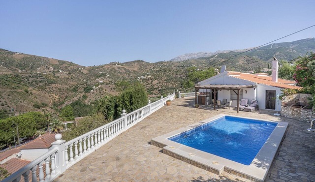 Casa El Alba, villa a pocos pasos del pueblo con piscina privada