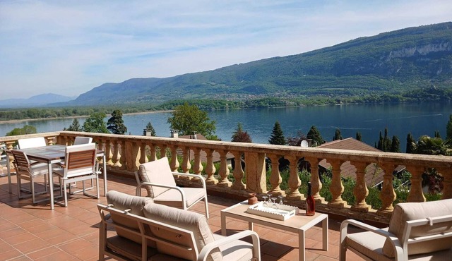 "Casa Frangi" Enchanting view of Lac du Bourget, beach within walking distance in Conjux