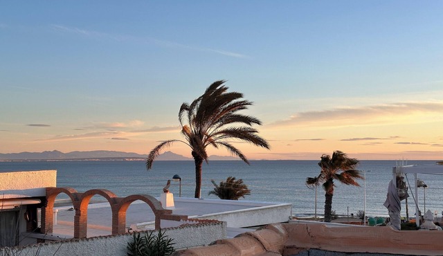 Casa Lenelly - your spacious dream vacation home right by the sea