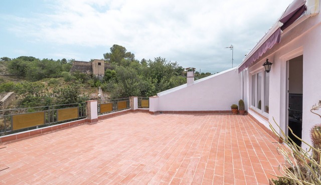 Casa Lindo – Bright Apartment with Large Terrace Next to the Vía Verde