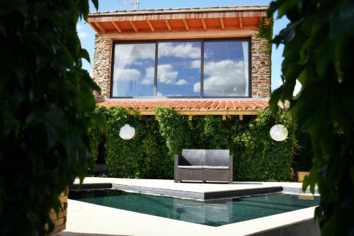 Casa Rural El Bornizo con psicina jacuzzi climatizado barbacoa y jardín en Salamanca