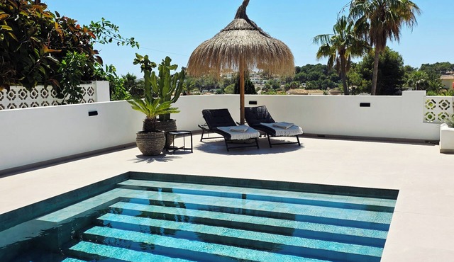 Casa Sentido, Renovated Villa with Private Heated Magnesium Pool in Moraira