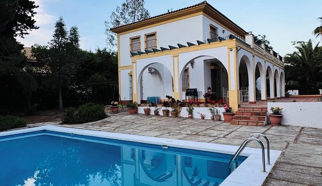 Casa Sevilla -Giralda, villa with swimming pool just a few minutes from the center of Seville