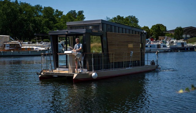 Catalia: Luxury floating suite in Castet et Castillon
