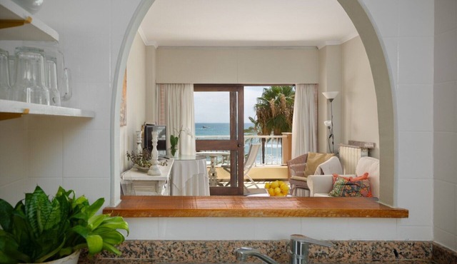 Central Beachfront Apartment Next to the Marina