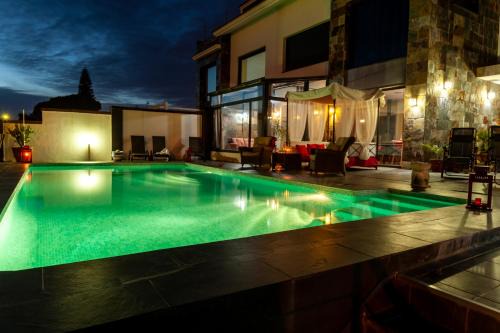 CHALET CON PISCINA PRIVADA EN MAZAGÓN