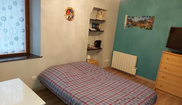 Chambre dans un écrin de verdure in Bachant