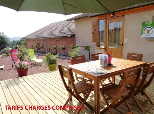 Charmant gîte à la ferme avec terrasse et animaux admis in Saint-Marcel-dʼUrfe