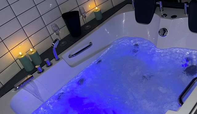Charming dovecote with a hot tub 😊 A relaxing time is guaranteed. in Saint-Pierre-des-Fleurs