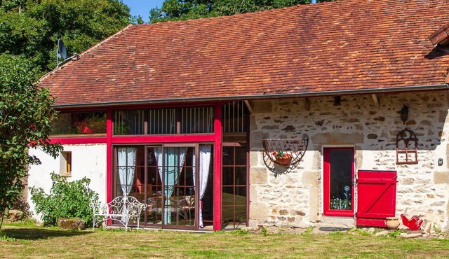 Charming Gîte in the Bourgogne Menadel in Saint-Sernin-du-Bois
