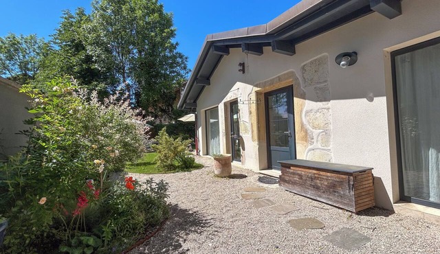Charming house between mountain and lac near Geneva. in Chevry