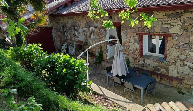 Charming house, near the village, 7 km from the beaches and Saint-Jean-de-Luz in Ascain