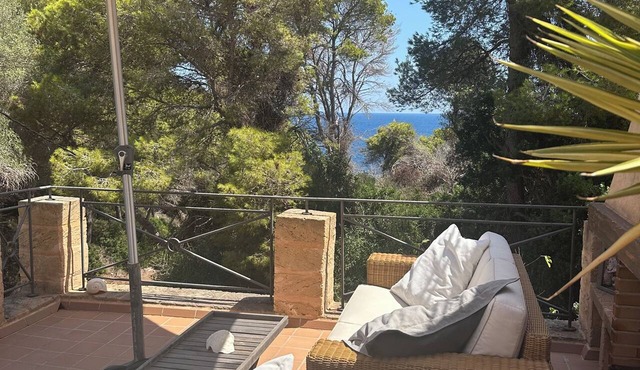 Charming Mediterranean retreat in the Mallorcan style, right on the beach & MB