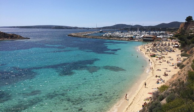 Close to the beach, modern facilities & large garden, everything within walking distance. WIRELESS INTERNET ACCESS