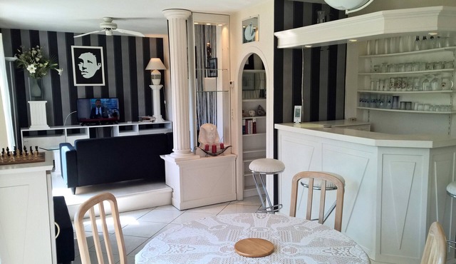 Comfortable, functional and very well furnished apartment in a magnificent location in Revin