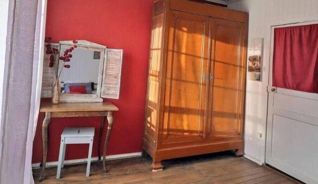 Comfortable group gite ideally located in Brittany. Pets welcome in Mellé