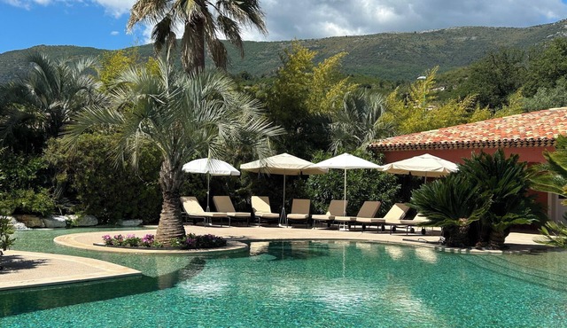Comfortable villa with private landscaped garden, swimming pool in Carros