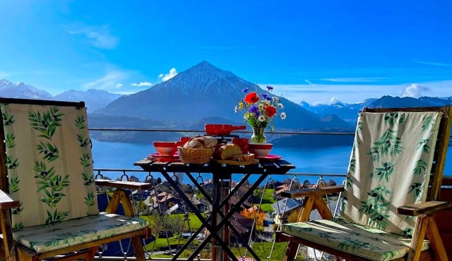 Concierge, Lake Thun/Alps Scenic Views by SwissHut in Sigriswil