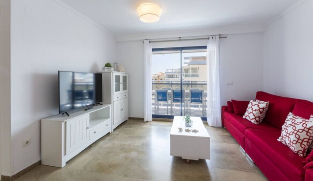 Condo decorated in modern style, Free Wifi, International channels, BBQ - only families